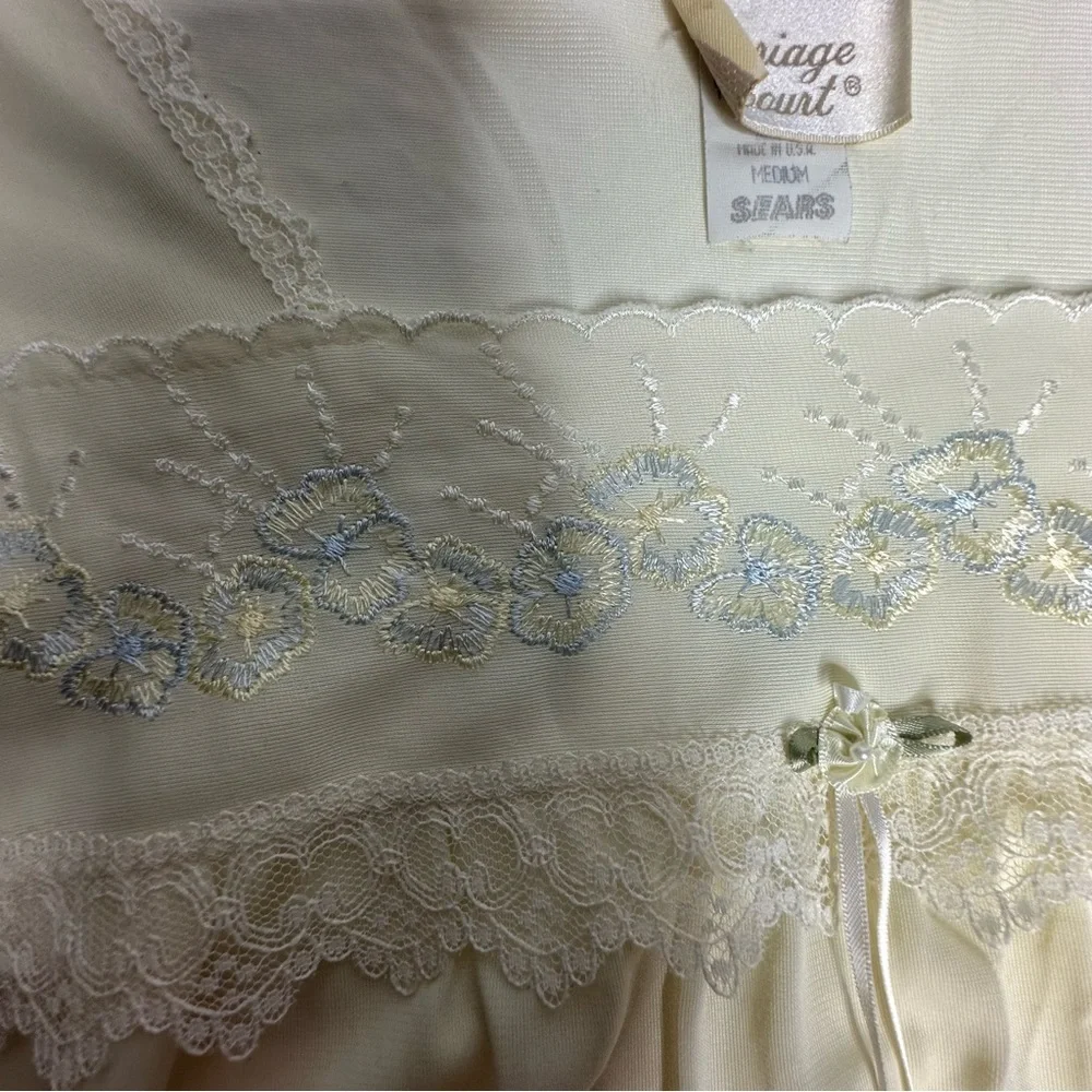 Vintage 80’s Carriage Court by Sears Embroidered Nightgown m - Picture 11 of 11